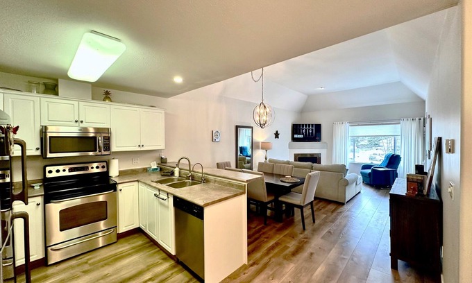 Sicamous Condo | Riverside Revive Condo w/Boat Slip, Outdoor Pool & Hot Tub, Cozy Outdoor Patio