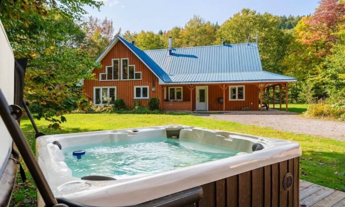 Saint-Raymond Cabin | Riverside Stay w/Pool Table, Open-Air Patio, BBQ
