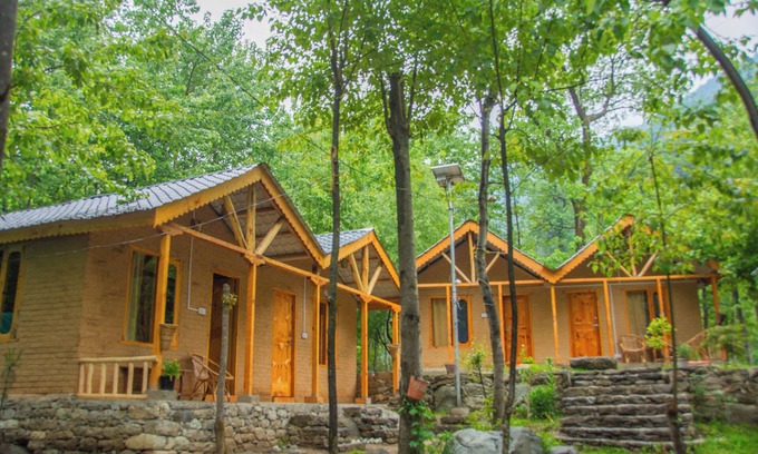 Banjar Cottage | Riverside wooden cottages with a great valley-scape