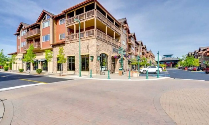 Coeur d'Alene Condo | Riverstone Condo by Lake CDA~KING Bed, Walk to Shops & Dining, Close to Downtown