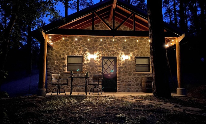 Groom Creek Cottage | Riverstone Cottage, Bright and Airy Forest Retreat