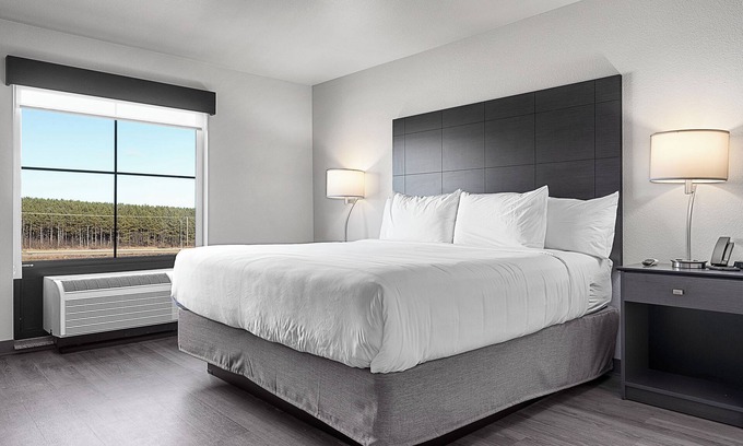 Chippewa Falls Hotel | Riverstone Suites - Chippewa Falls