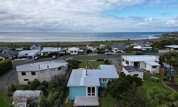 Riverton House | Riverton Beach Bliss Retreat