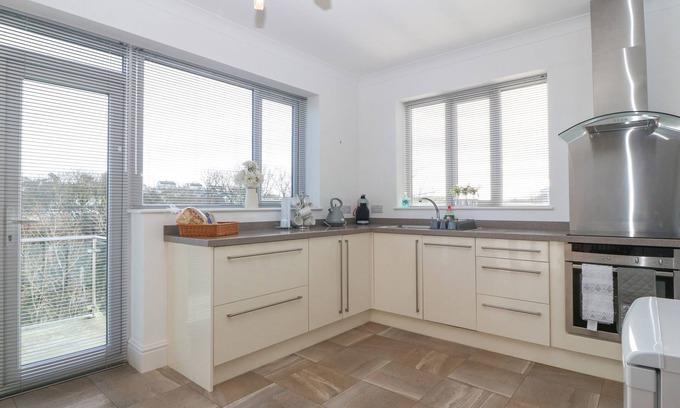 Cemaes Bay Cottage | Riverview Apartment