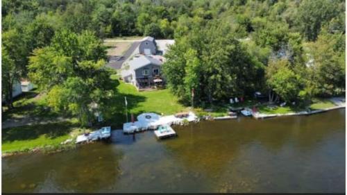 Quinte West House | Riverview Cottage Escape