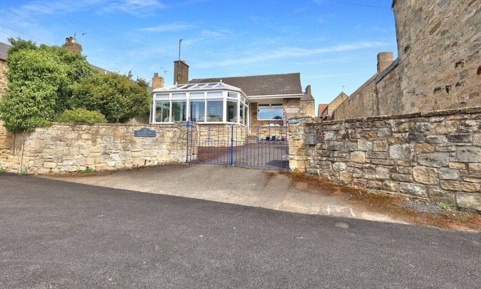 Warkworth House | Riverview Cottage - North East Escapes