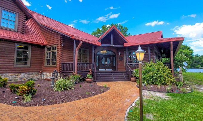 Astor Cabin | Riverview- Log Cabin- Special pricing August!/September BOOK NOW!