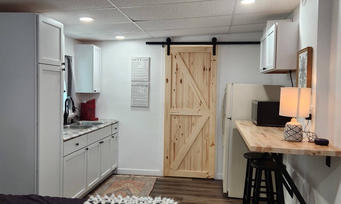Mount Vernon Apartment | Riverview Studio Apartment. Weekly/Monthly Discounts! Wifi. Convenient Location.