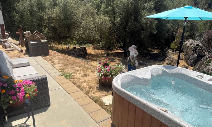 Yosemite Lakes Apartment | Riverview Suite w/Jacuzzi