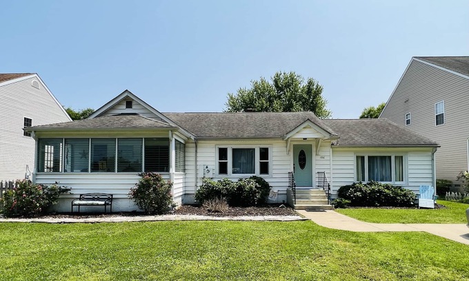 Issue House | RiverWalk ~ A Home for large Families ~ A short walk to the water !
