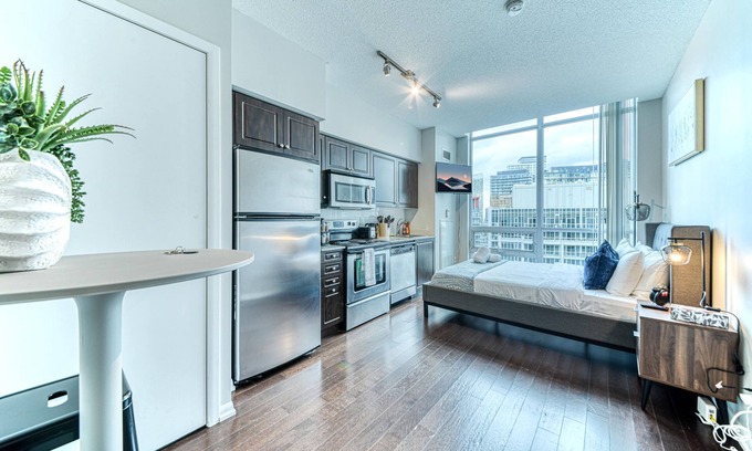 Fort York Hotel | RivetStays - The Neptune