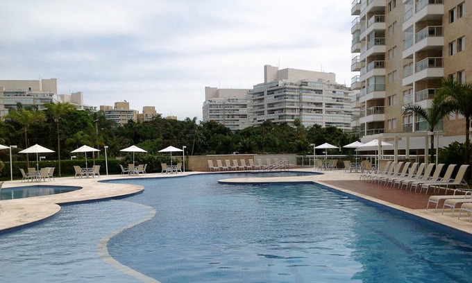 Sao Lourenco Apartment | Riviera: Apto com wi-fi, espaço gourmet e piscina
