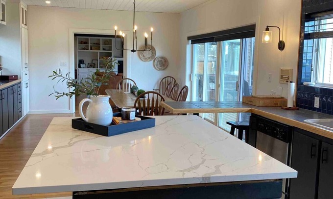 West Nipissing Cottage | Riviera Lodge - Large Renovated Waterfront Property