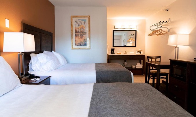Saratoga Hotel | Riviera Motor Lodge