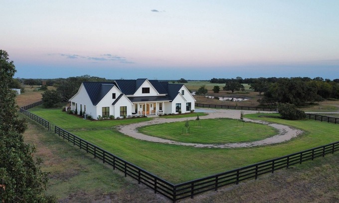 Oakland House | RMB Longhorn West, luxury living in the country