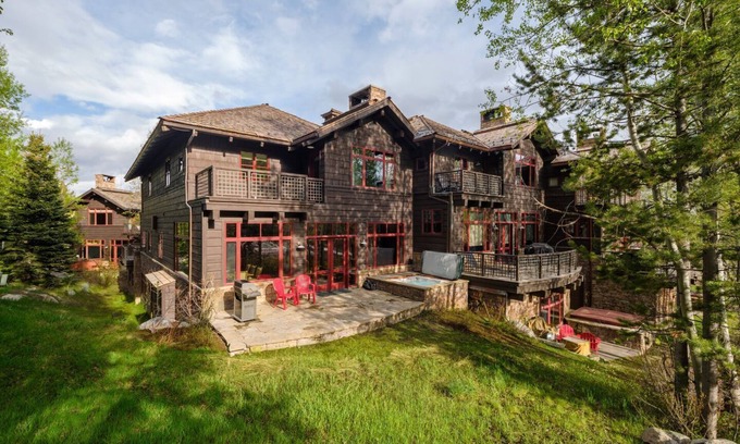 Granite Ridge Cabin | RMR: Granite Ridge Lodge 3217 in Teton Village