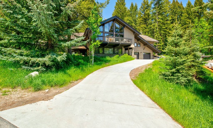 Teton Village House | RMR: Sublette Ridge Ski Lodge in Teton Village
