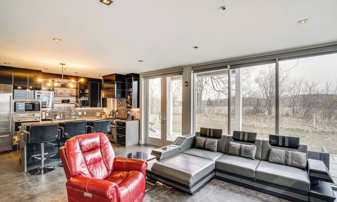 Elkhart Lake House | Road America Retreat: Modern Villa w/Garage!
