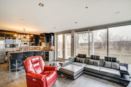 Elkhart Lake House | Road America Retreat Modern Villa with Garage!
