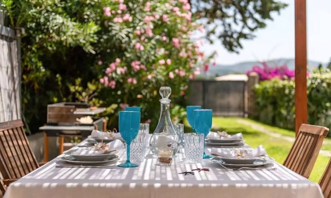 Capitana Apartment | Road to Villasimius seaside villa with garden and Jacuzzi