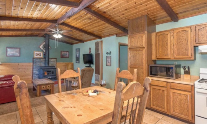 Ruidoso Cabin | Roadrunner - Historic Upper Canyon, Priv Hot Tub, Cozy