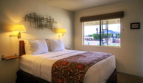 Tucumcari Hotel | Roadrunner Lodge Motel