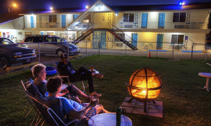 Tucumcari Hotel | Roadrunner Lodge