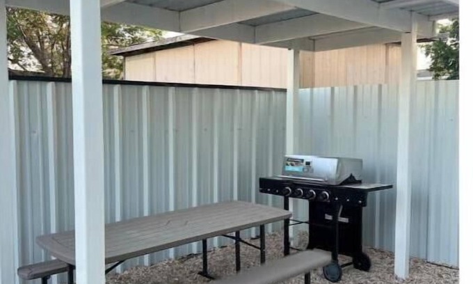 Hobbs House | Roadrunner Retreat