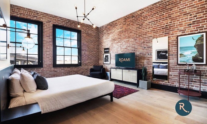 Arts/Warehouse District Hotel | Roami at Brassline Convention Center Studio #03