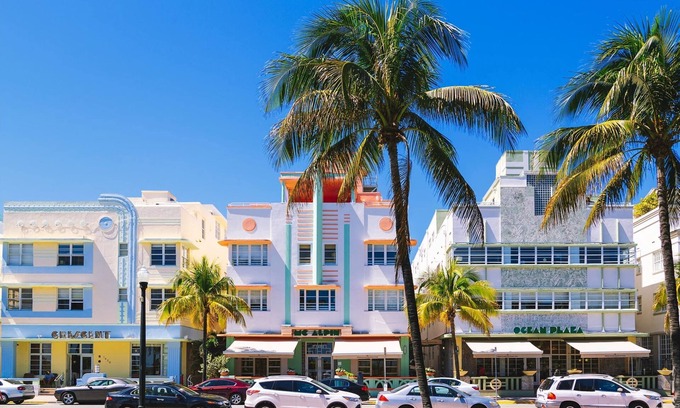 Mid Beach Apartment | Roami at The Carmela