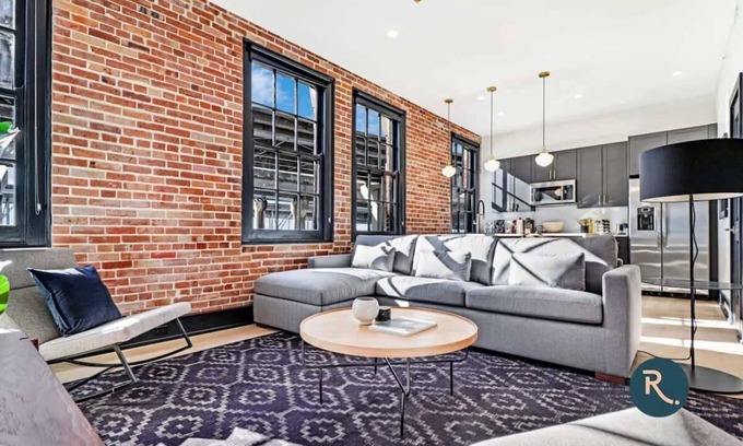 Arts/Warehouse District House | Roami at The Lola | Group Friendly | 4 Bedroom Apt
