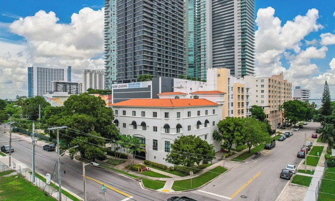 Midtown Apartment | Roami at The Palace