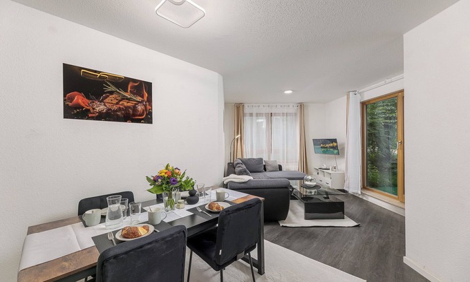 Weil der Stadt Apartment | Rob's Flat: Bright 3-room apartment for up to 5 people, 2 minutes to the S-Bahn