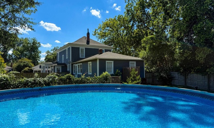 Washington Apartment | Roberson House: Private Pool|Walk to Downtown|Sleeps 12
