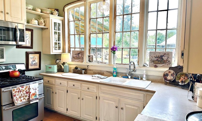 Tracy City House | Robert's Manor - A Historical Home from 1880s