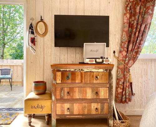 Drybrook House | Robin Cabin with hot tub