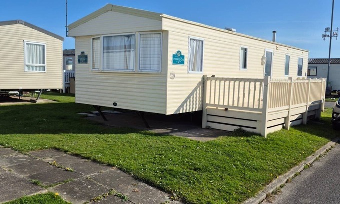 Rhyl Ski Chalet | Robin Hood 3-Bed Caravan, Sleeps 8, Pet Friendly