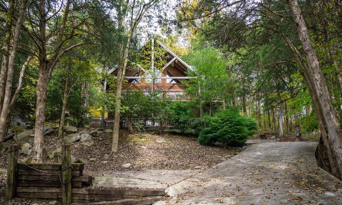 Lancaster Ski Chalet | Robin's Nest at Cove Hollow