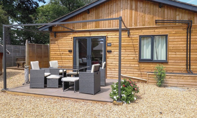 Ringstead Cottage | ROBIN'S NEST LODGE, romantic, character holiday cottage in Snettisham