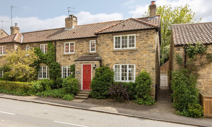 Ampleforth Cottage | Robins Cottage - Quaint North Yorkshire cottage.