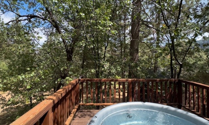 Big Bear Lake Cabin | Robins Nest - Walk to Slopes, Hot Tub, Deck, BBQ
