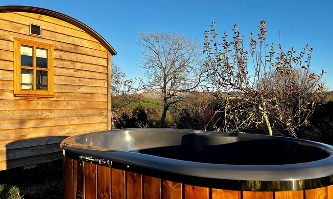 Alfriston Apartment | Robins Retreat - Orchard With hot tub - see Extras
