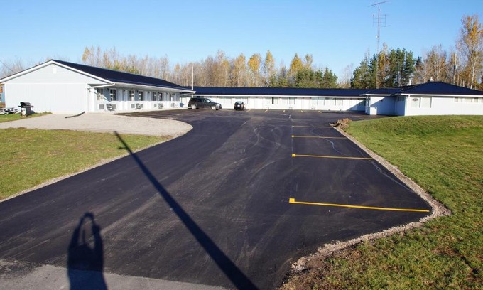 Otonabee-South Monaghan Hotel | Robyn's Motel