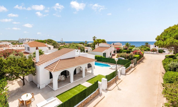 Cala'n Bosch Villa | Rocas