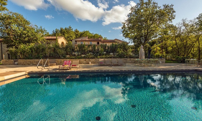 Castellina in Chianti Apartment | Roccia 2BR apart PRM OK in restored Farm w Pool and Spa, ground floor terrace