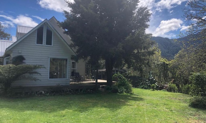 Shakespeare Bay Bed & Breakfast | Rochdale Homestay B&B