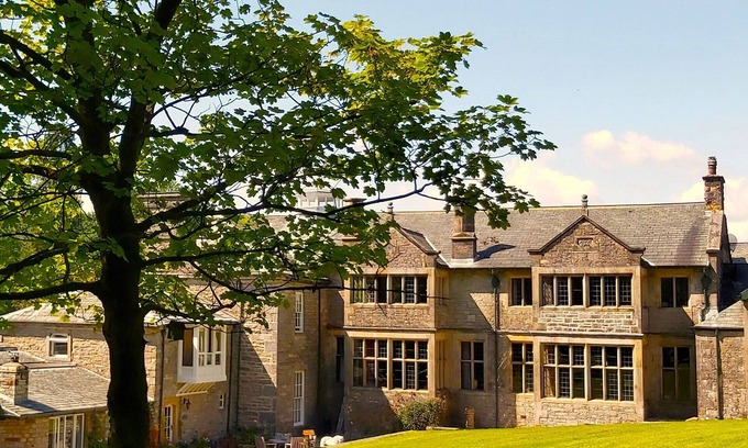 Orton Apartment | Rochester Suite in 17th century Orton Hall