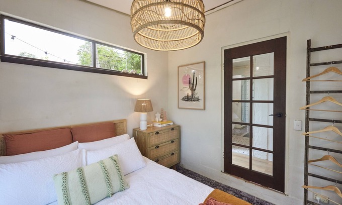 Eumundi House | Rock Bungalow Country Getaway Near Noosa