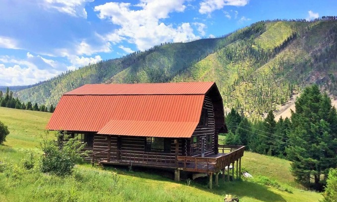 Drummond Cabin | Rock Creek Cabin Hideaway with Stunning Views!