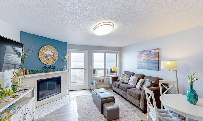 Rockaway Beach Condo | Rock Creek Inn condo on beach with ocean-view balcony - walk to shops & dining